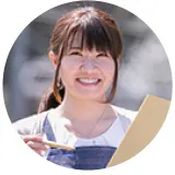 おかさとみの顔写真